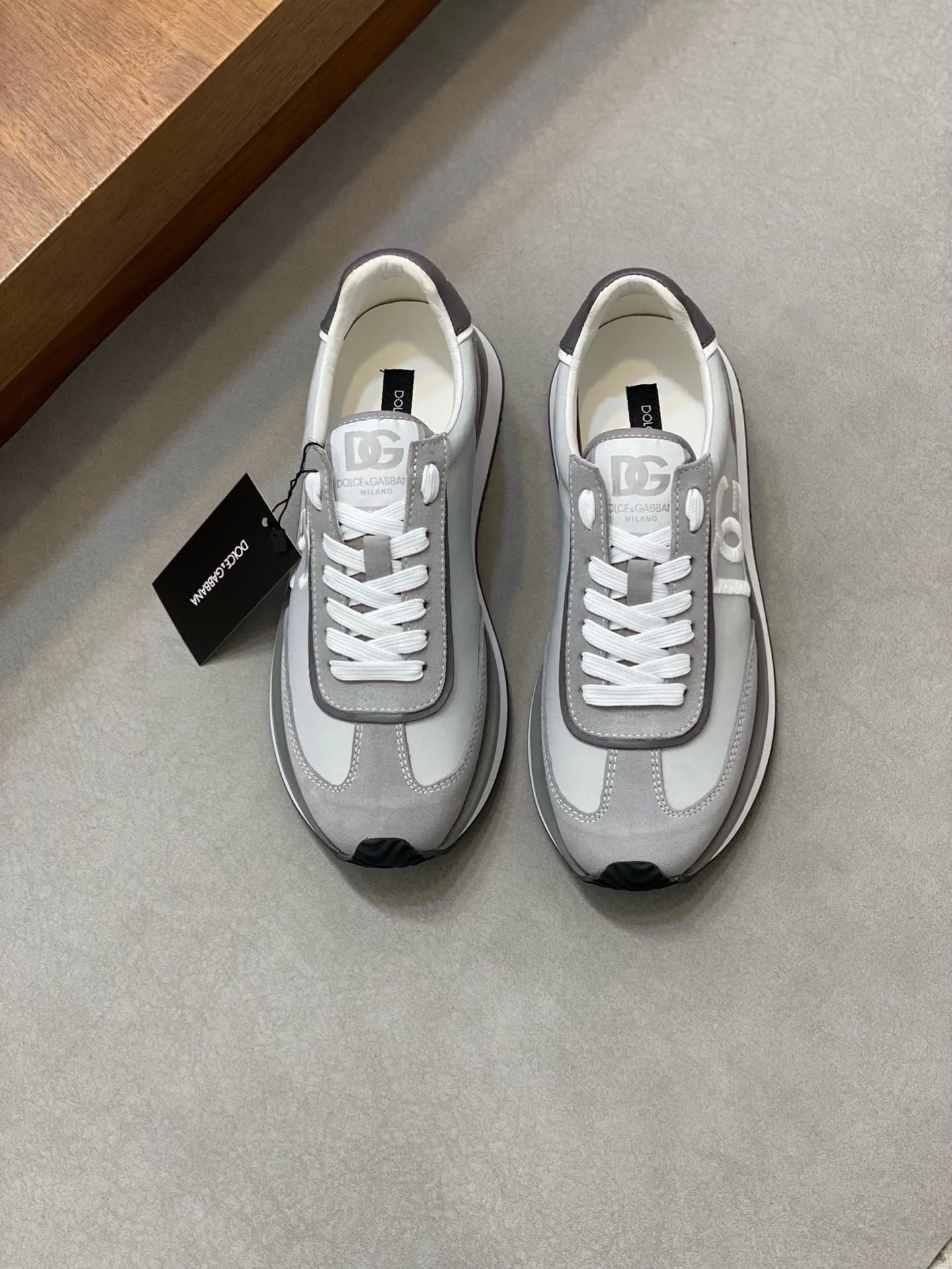 Factory price: 458💰••New products••Dolce&Gabbana••DG✔️High-end men's sports•casual shoes. Original goods from top counters. Original imported cowhide, multi-material splicing design ➕Imported cowhide lining, cowhide feet ➕Original TPR elastic outsole. Size: 39-44 (38, 45 customized)